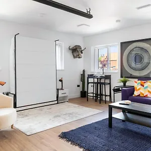 Small Arnold Town Center E Apartment Nottingham